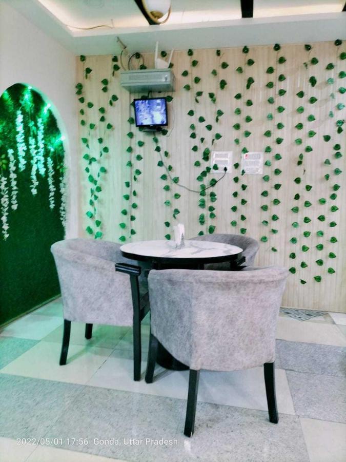 Oyo Mosaic Hotel And Restaurant Gonda Εξωτερικό φωτογραφία