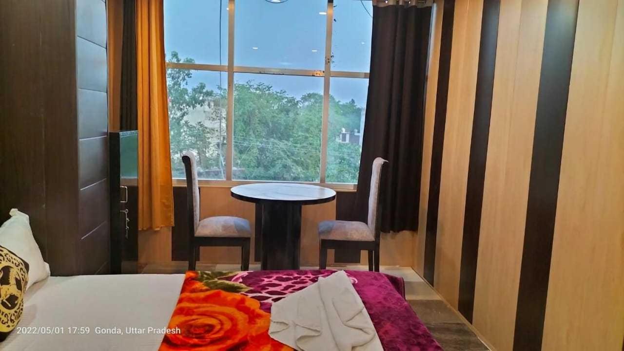 Oyo Mosaic Hotel And Restaurant Gonda Εξωτερικό φωτογραφία